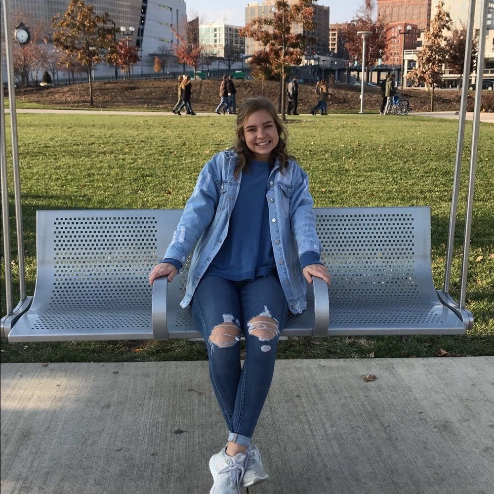 Meet your Posher, Sidney